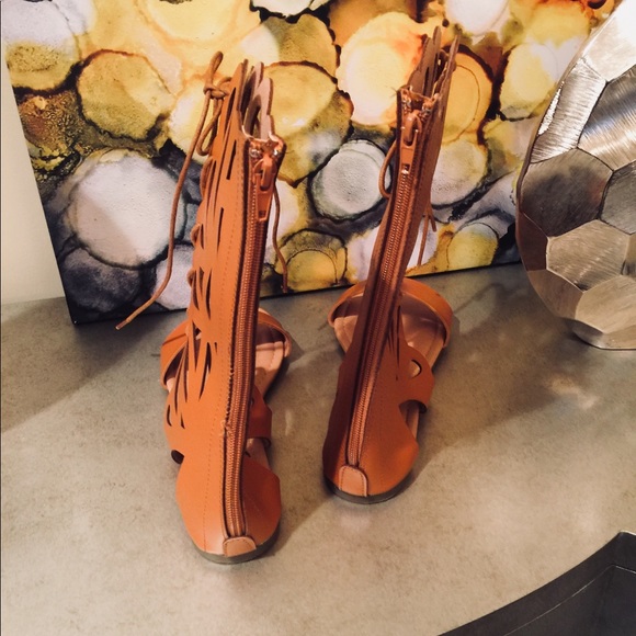 NEW! Teardrop Gladiator Sandal-Tan - Picture 4 of 5